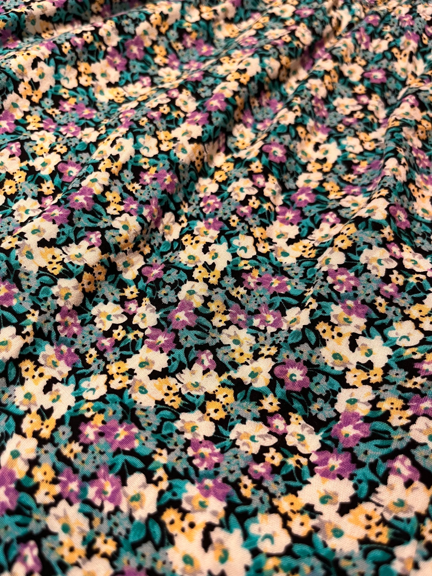 Short Rose maternité Large (Short fleurie turquoise et lilas)